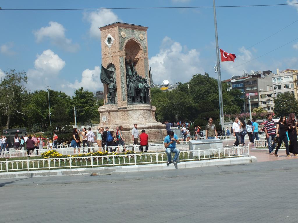 Taksim 9 Suites Apartments Istanbul Bagian luar foto